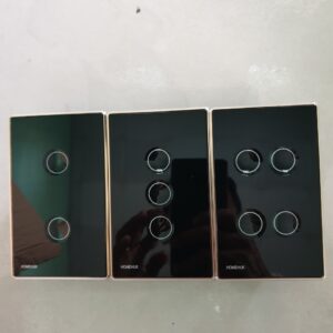 Công tắc cảm ứng HOMEHUK 4 nút đen lõm viền vàng
